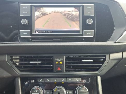 Used 2024 Volkswagen Jetta SE image 17