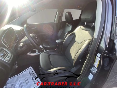 Used 2019 Jeep Compass Latitude w/ Popular Equipment Group FWD image 11