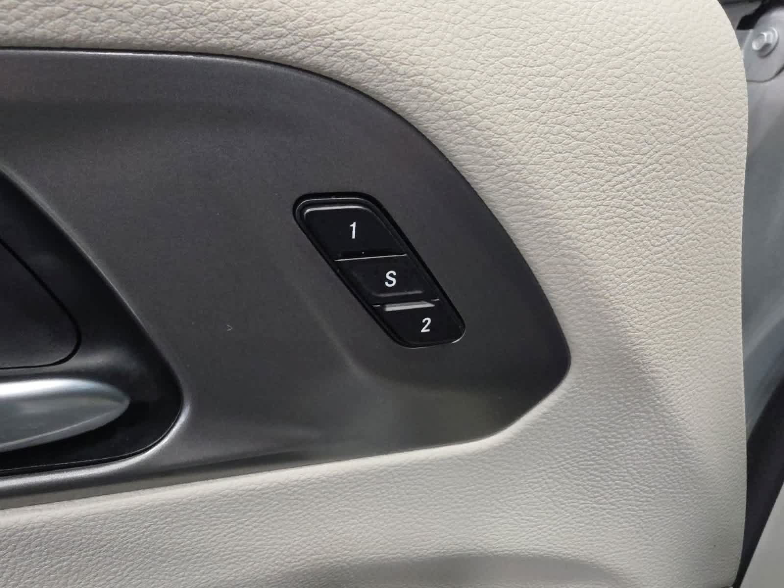 Used 2024 Chrysler Pacifica Touring-L FWD image 20