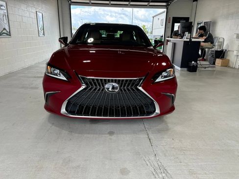 Used 2022 Lexus ES 350 w/ Premium Package FWD image 2