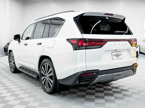 Used 2024 Lexus LX 600 4WD w/ Appearance Package image 9