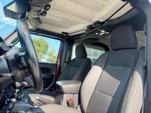 Used 2021 Jeep Wrangler Sport AWD/4WD image 17
