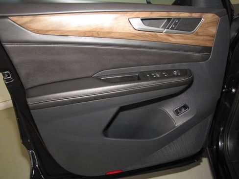Used 2024 Volkswagen Atlas SE FWD image 11