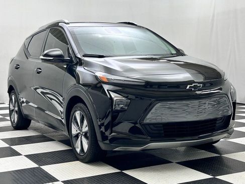 Used 2022 Chevrolet Bolt EUV LT w/ Convenience Package image 2