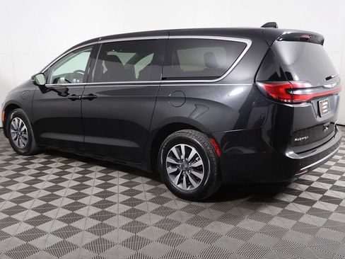 Used 2023 Chrysler Pacifica Touring-L FWD image 13