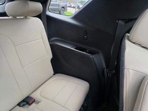Used 2023 Chevrolet Traverse LT w/ LT Premium Package AWD/4WD image 17