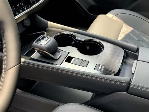 New 2025 Nissan Rogue Platinum image 9