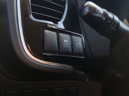 Used 2016 Mitsubishi Outlander FWD image 27