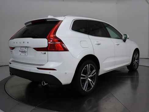 Used 2018 Volvo XC60 T6 Momentum w/ Vision Package image 5