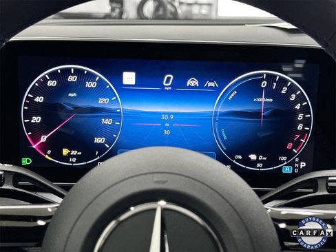 Used 2025 Mercedes-Benz GLC 350e 4MATIC image 13