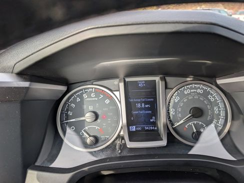 Certified 2020 Toyota Tacoma Limited image 24