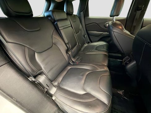 Used 2017 Jeep Cherokee Limited image 14