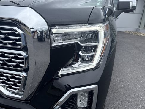 Used 2022 GMC Sierra 1500 Denali w/ Denali Reserve Package AWD/4WD image 2