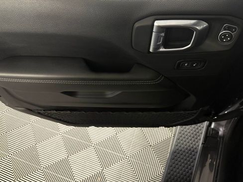 Used 2022 Jeep Wrangler Unlimited Sahara w/ Safety Group image 27