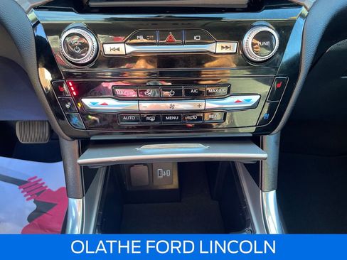 Used 2022 Ford Explorer Limited w/ Equipment Group 301A image 12
