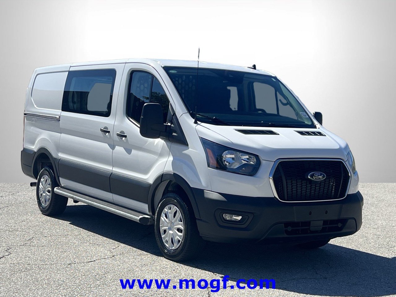 Used 2025 Ford Transit 250 Low Roof w/ Exterior Upgrade Package RWD image 4