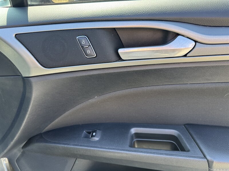 Used 2019 Ford Fusion SE FWD image 41