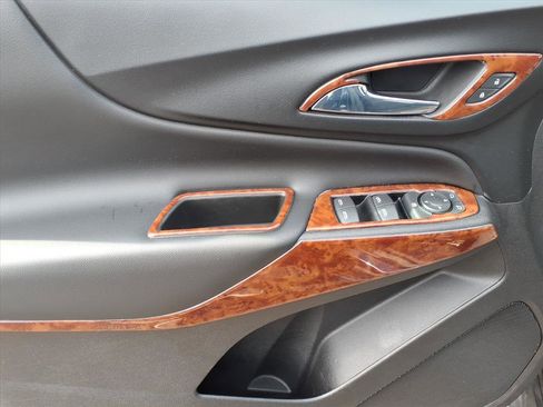 Used 2019 Chevrolet Equinox LT image 16