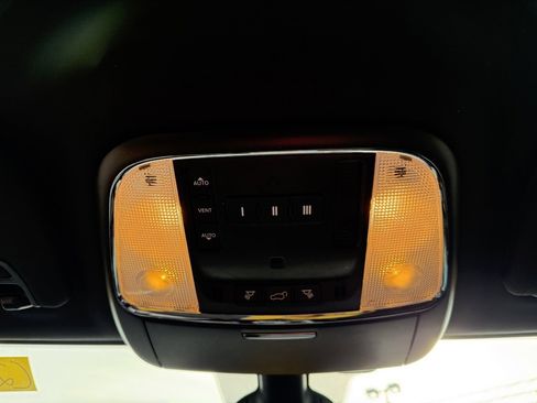 Used 2022 Jeep Grand Cherokee Laredo X image 28