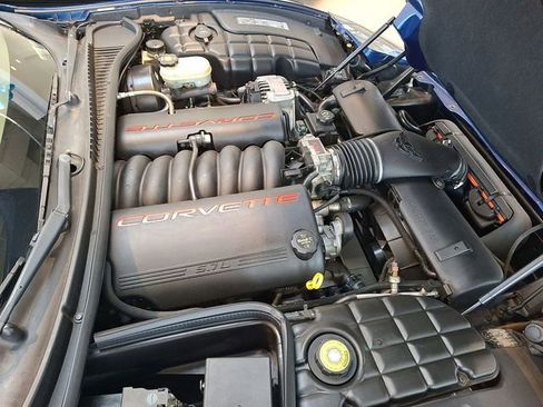 Used 2004 Chevrolet Corvette Coupe w/ Preferred Equipment Group RWD image 16