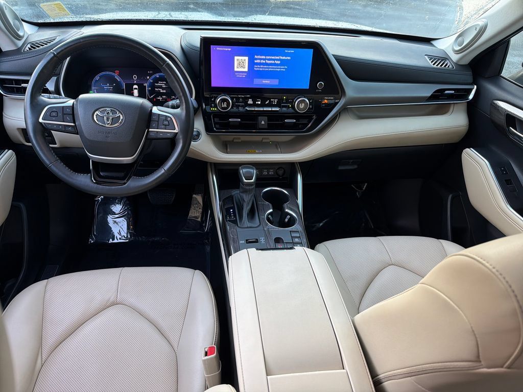 Used 2023 Toyota Highlander Limited FWD image 15
