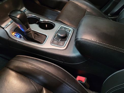 Used 2019 Jeep Grand Cherokee Overland image 26