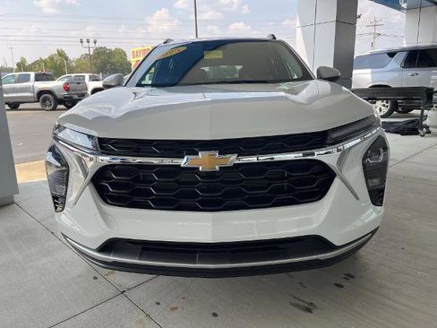 New 2025 Chevrolet Trax LT w/ Driver Confidence Package image 7