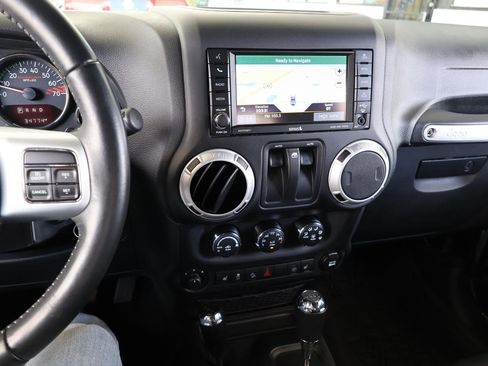 Used 2017 Jeep Wrangler Rubicon AWD/4WD image 33