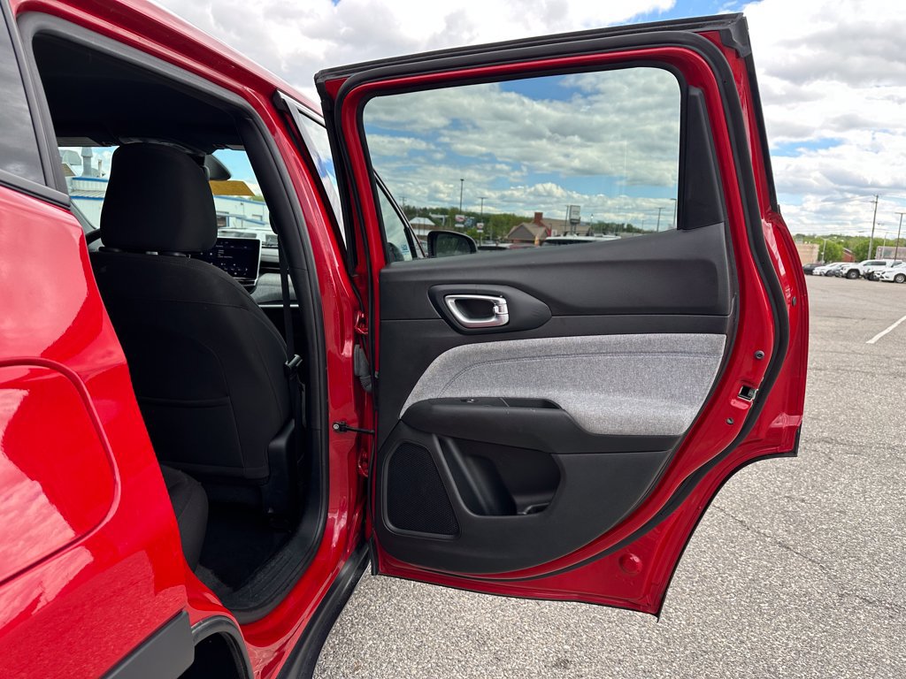 Used 2023 Jeep Compass Sport AWD/4WD image 19