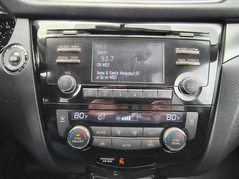 Used 2015 Nissan Rogue SV AWD/4WD image 10