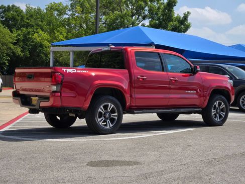 Used 2019 Toyota Tacoma TRD Sport RWD image 3