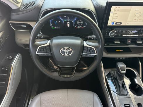 Used 2023 Toyota Highlander Limited w/ Protection Package #3 (TMS) AWD/4WD image 13