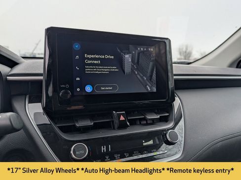 Used 2025 Toyota Corolla Cross LE image 5