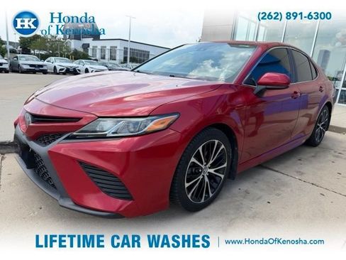 Used 2019 Toyota Camry SE FWD image 1