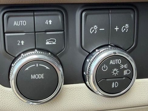 Used 2026 GMC Yukon XL Denali w/ Sun & Power Step Package AWD/4WD image 21