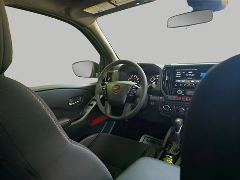 Used 2025 Nissan Frontier PRO-4X AWD/4WD image 8