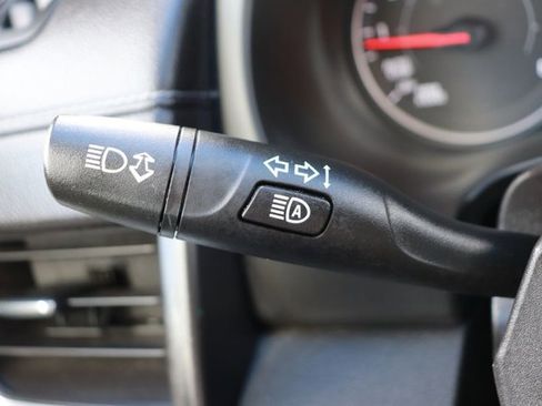 Used 2023 GMC Terrain SLT image 21