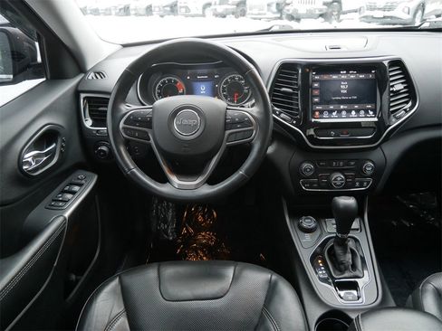 Used 2019 Jeep Cherokee Limited image 12