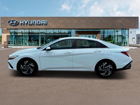 New 2025 Hyundai Elantra Limited image 3