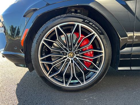 Used 2025 Lamborghini Urus SE AWD/4WD image 33