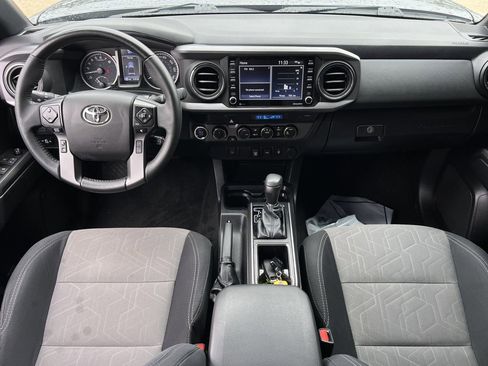 Used 2021 Toyota Tacoma TRD Off-Road AWD/4WD image 11