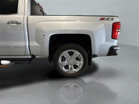 Used 2018 Chevrolet Silverado 1500 LTZ Z71 w/ LTZ Plus Package AWD/4WD image 33