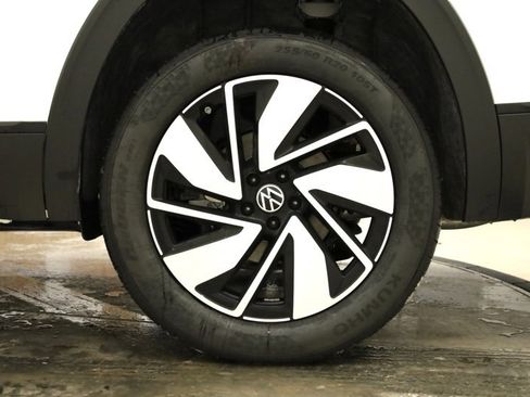 New 2026 Volkswagen Atlas SE image 37