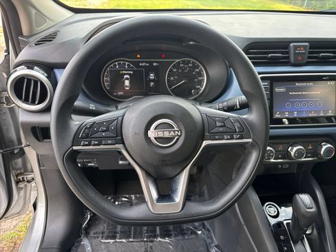 Used 2025 Nissan Versa SV FWD image 27
