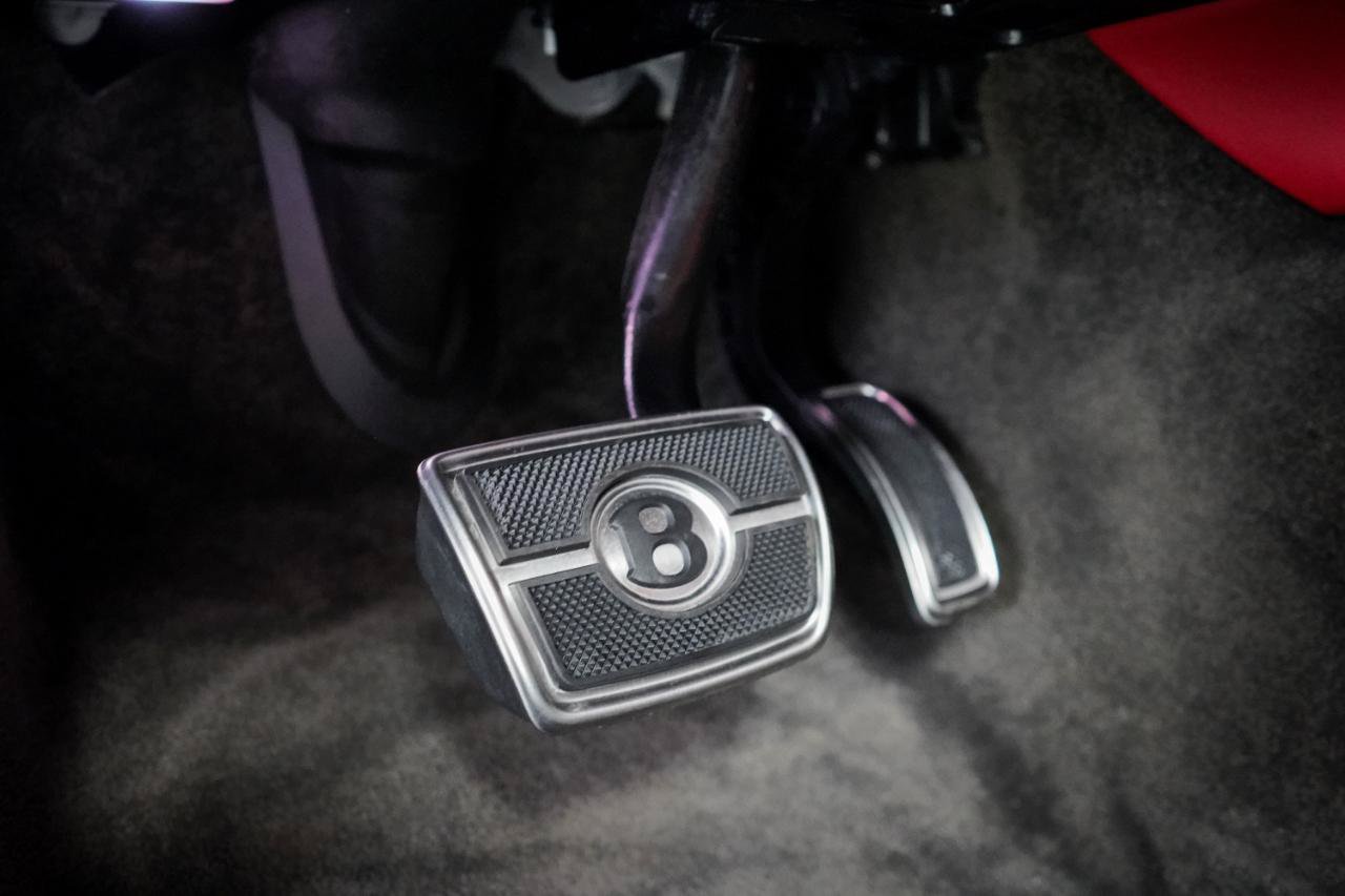 Used 2022 Bentley Bentayga AWD/4WD image 11