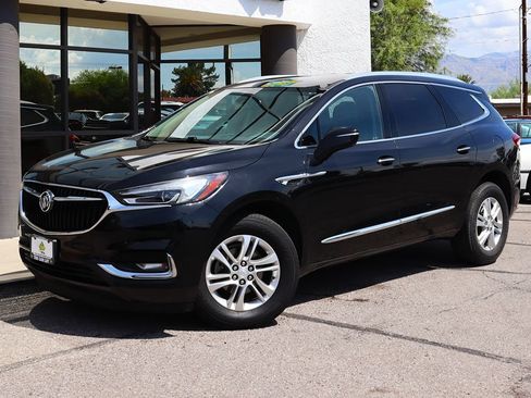 Used 2018 Buick Enclave Essence w/ Trailering Package FWD image 2