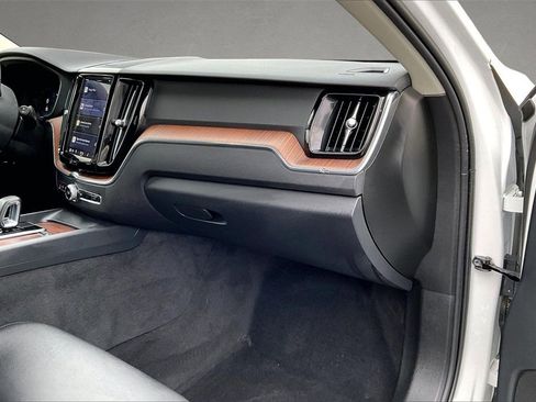 Certified 2023 Volvo XC60 B5 Plus w/ Protection Package Premier image 25
