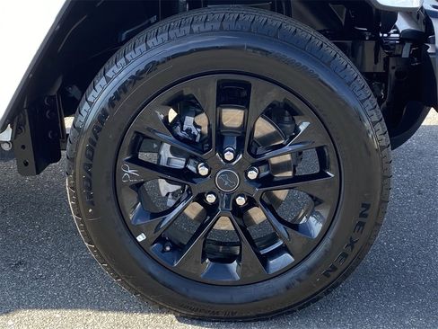 Used 2024 Jeep Wrangler Unlimited Sahara image 7