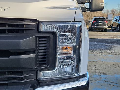 Used 2019 Ford F250 XL w/ Power Equipment Group image 5