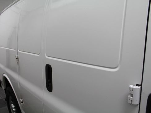 Used 2020 Chevrolet Express 2500 RWD image 34